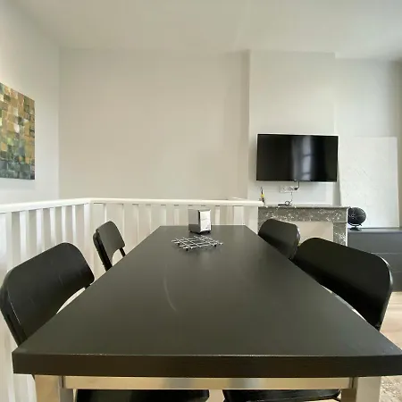 Standinghouse Centre Aparthotel 3*
