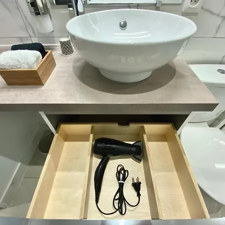 Standinghouse Centre Apartahotel 3*