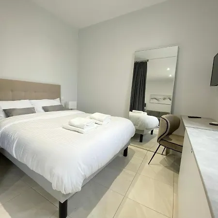 Standinghouse Centre Apartahotel