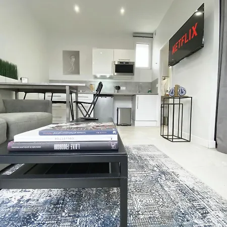 公寓式酒店 Standinghouse Centre 马尔芒德