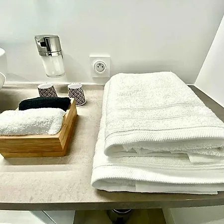 Standinghouse Centre Apartahotel 3*