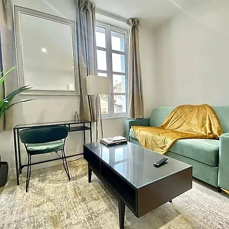 Standinghouse Centre Apartahotel 3*