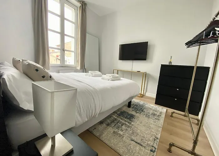 Standinghouse Centre 3*