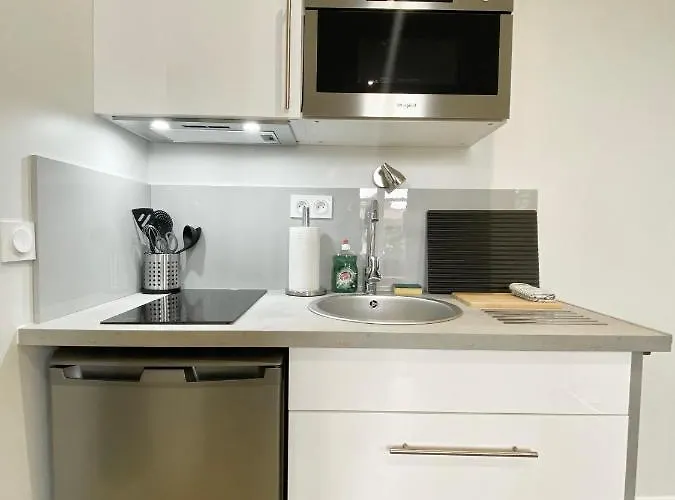 Standinghouse Centre 3* مارماند