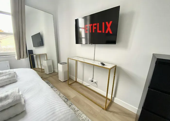 Standinghouse Centre 3* مارماند