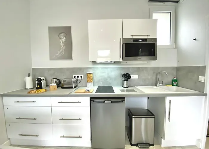 Standinghouse Centre 3* مارماند