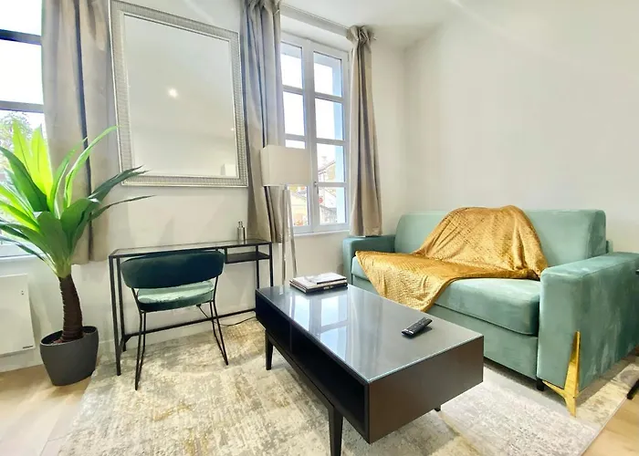 Standinghouse Centre مارماند